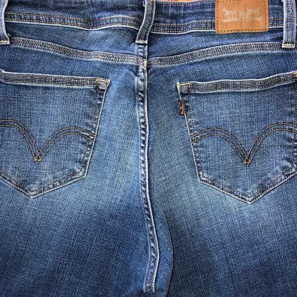 EUC Levis 529 Curvy Boot Cut Stretch Medium Wash - Picture 8 of 11